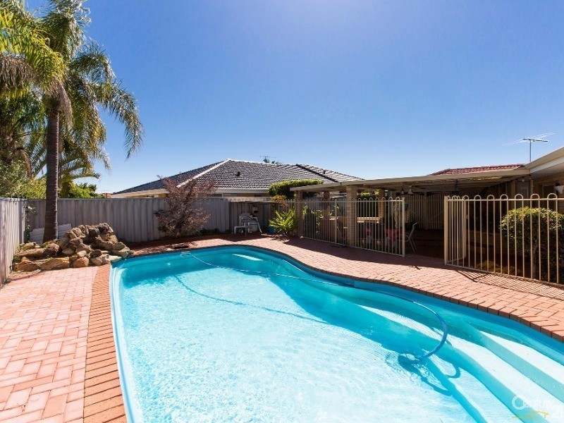 18 Antrim Court, Woodvale WA 6026