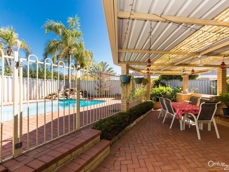 18 Antrim Court, Woodvale WA 6026