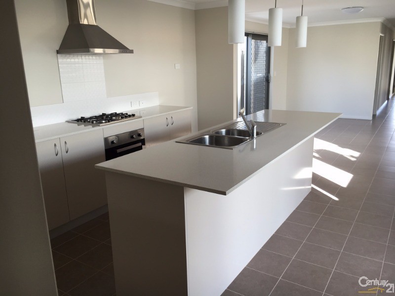 5 Cinnibar Bend, Aveley WA 6069