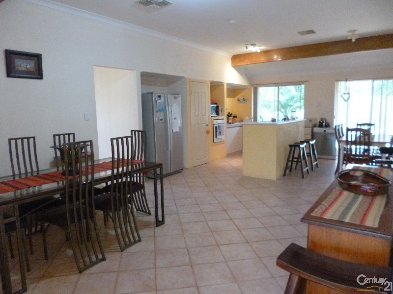 4 Galway Court, Mindarie WA 6030