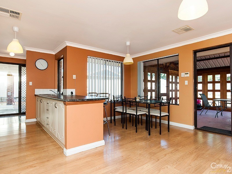 5 Dimitrios Ct, Hocking WA 6065