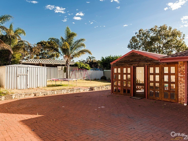 5 Dimitrios Ct, Hocking WA 6065