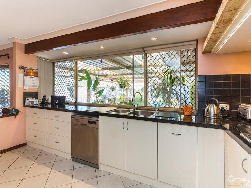18 Antrim Court, Woodvale WA 6026