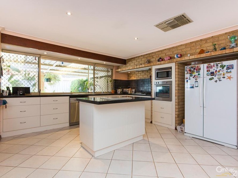 18 Antrim Court, Woodvale WA 6026
