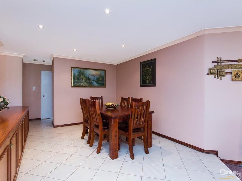 18 Antrim Court, Woodvale WA 6026