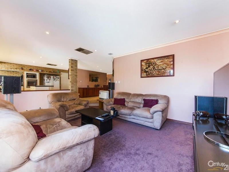 18 Antrim Court, Woodvale WA 6026