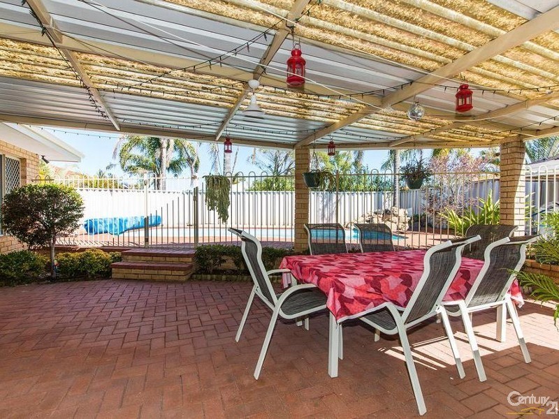 18 Antrim Court, Woodvale WA 6026