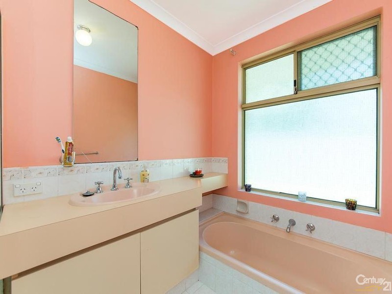 18 Antrim Court, Woodvale WA 6026