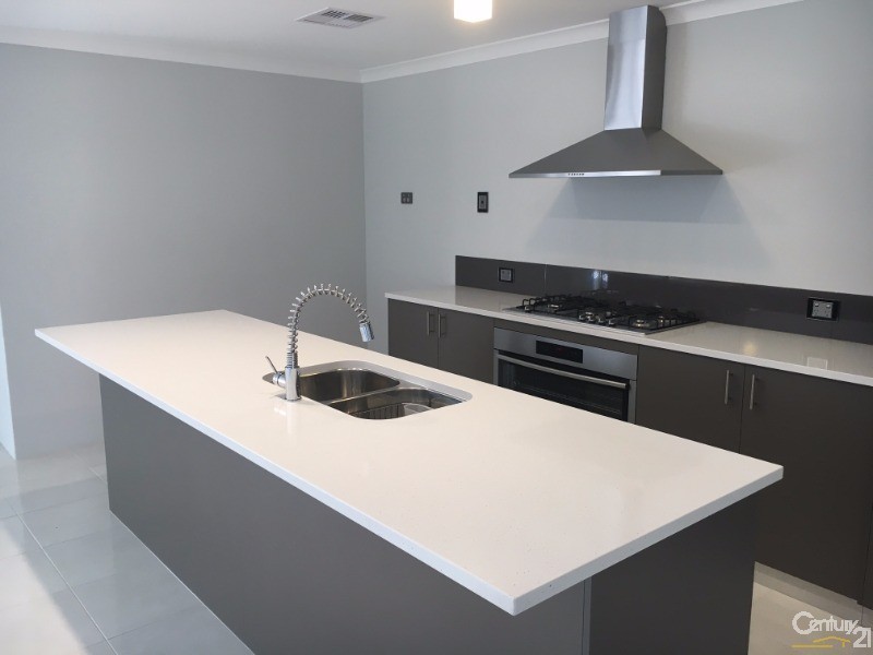 6 Halcyon Crescent, Aveley WA 6069