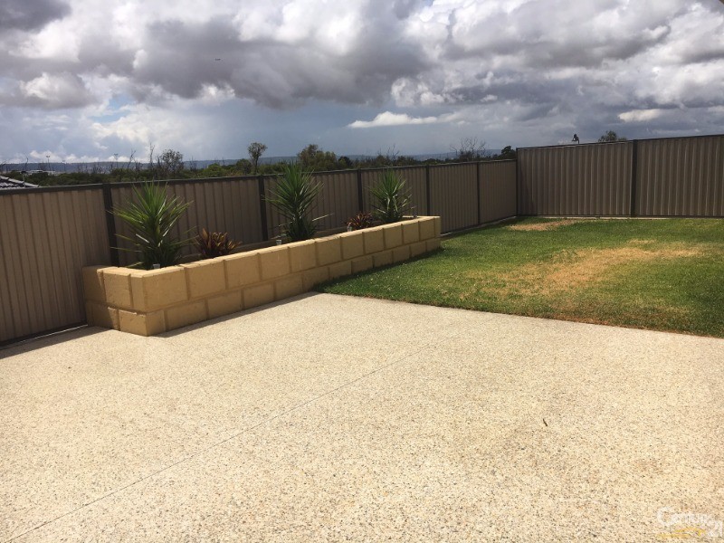 6 Halcyon Crescent, Aveley WA 6069