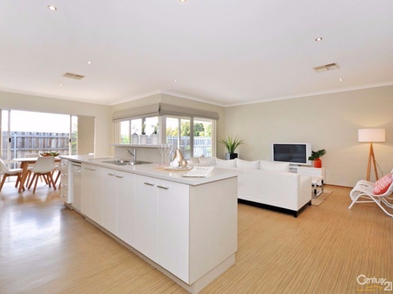 15 Mona Vale Loop, Ellenbrook WA 6069