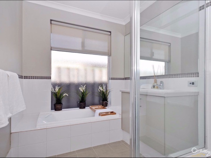 15 Mona Vale Loop, Ellenbrook WA 6069