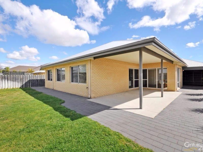 15 Mona Vale Loop, Ellenbrook WA 6069