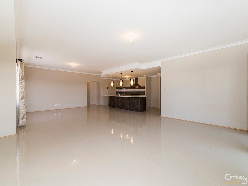 10 Hinxman Drive, Ellenbrook WA 6069