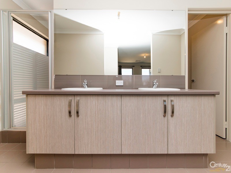 10 Hinxman Drive, Ellenbrook WA 6069