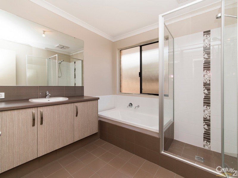 10 Hinxman Drive, Ellenbrook WA 6069