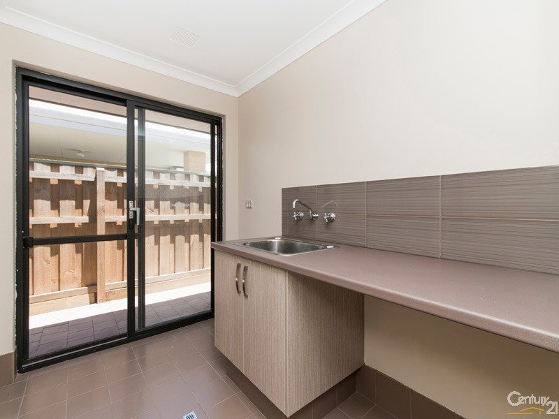 10 Hinxman Drive, Ellenbrook WA 6069