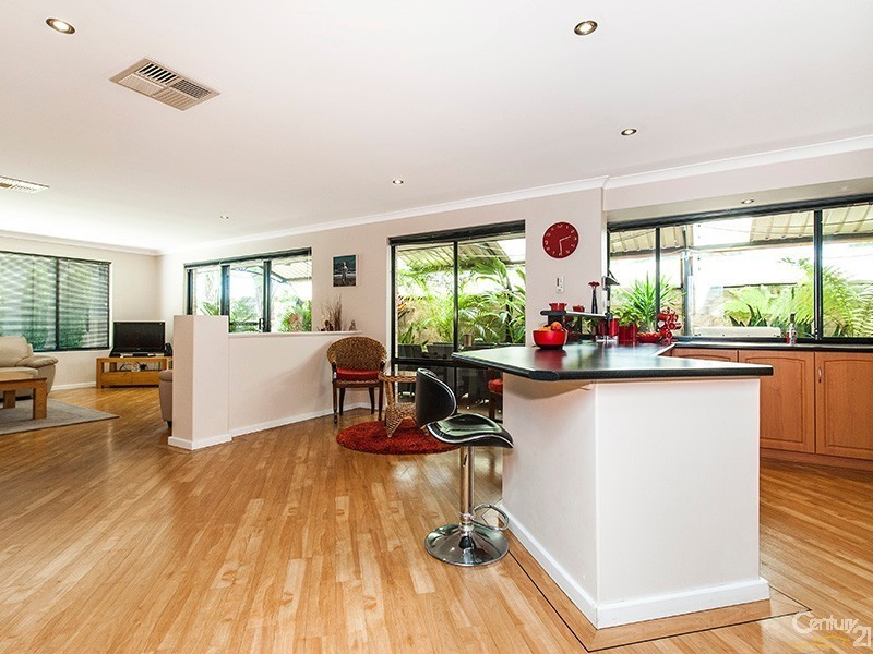 4 Glade Terrace, Ellenbrook WA 6069