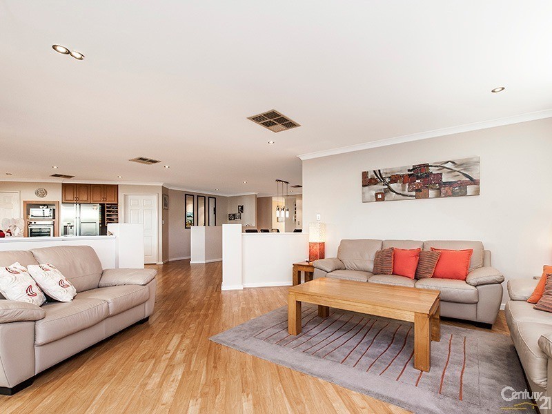 4 Glade Terrace, Ellenbrook WA 6069