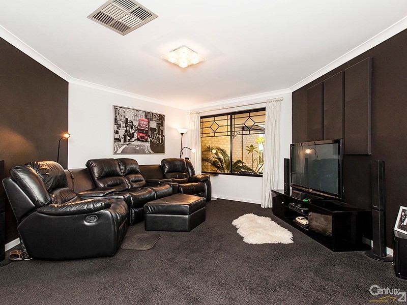 4 Glade Terrace, Ellenbrook WA 6069