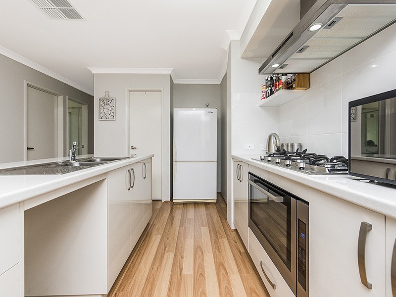 27 Alverda Parade, Aveley WA 6069