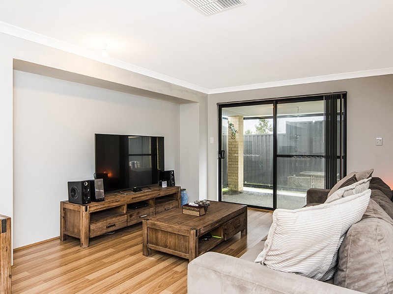 27 Alverda Parade, Aveley WA 6069