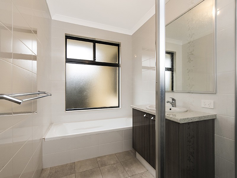 27 Alverda Parade, Aveley WA 6069