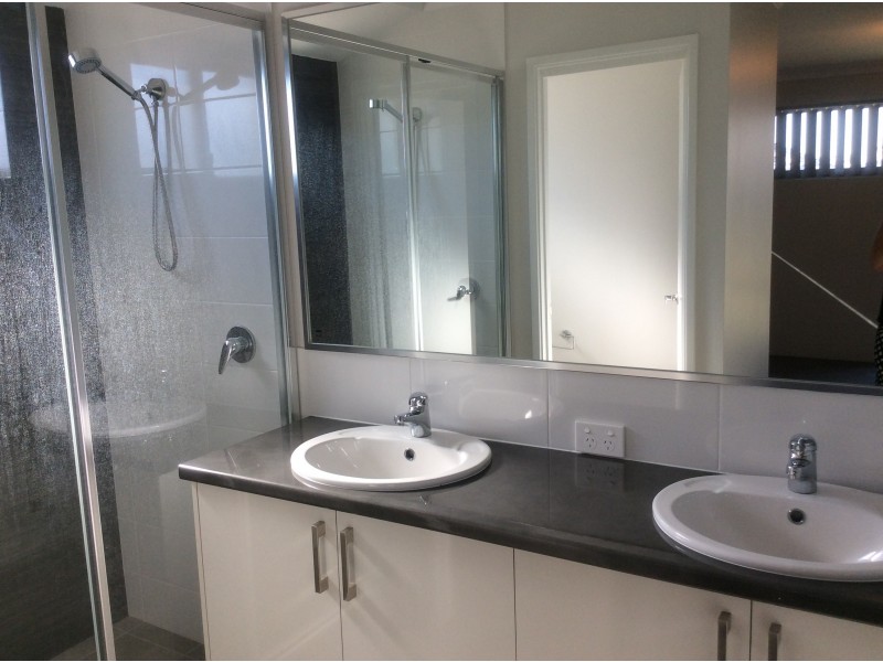 42 Balleybofey Loop, Bullsbrook WA 6084