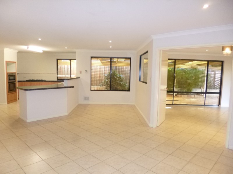 17 Leopold Turn, Ellenbrook WA 6069