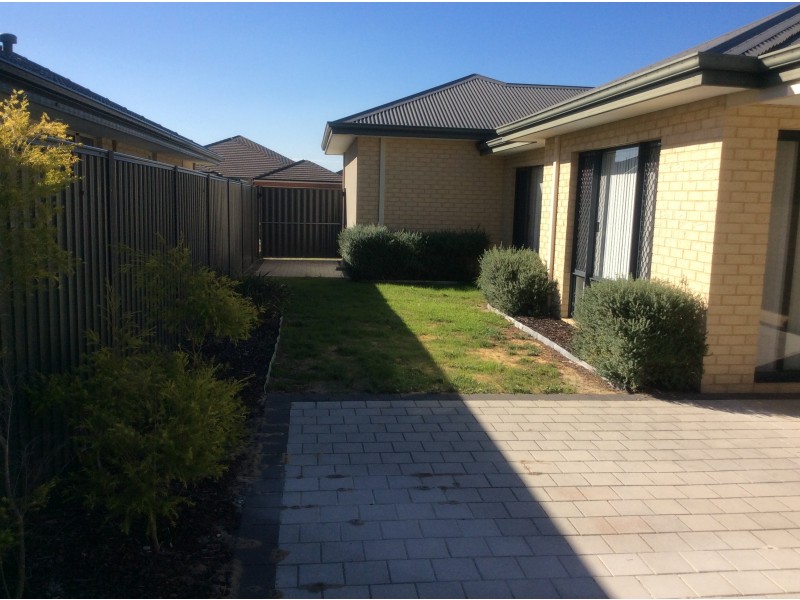 11 Minnow Fairway, Aveley WA 6069