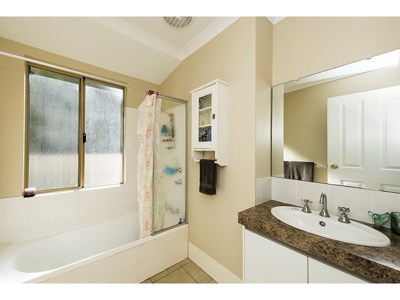 13 Gladstone Ave, Swan View WA 6056