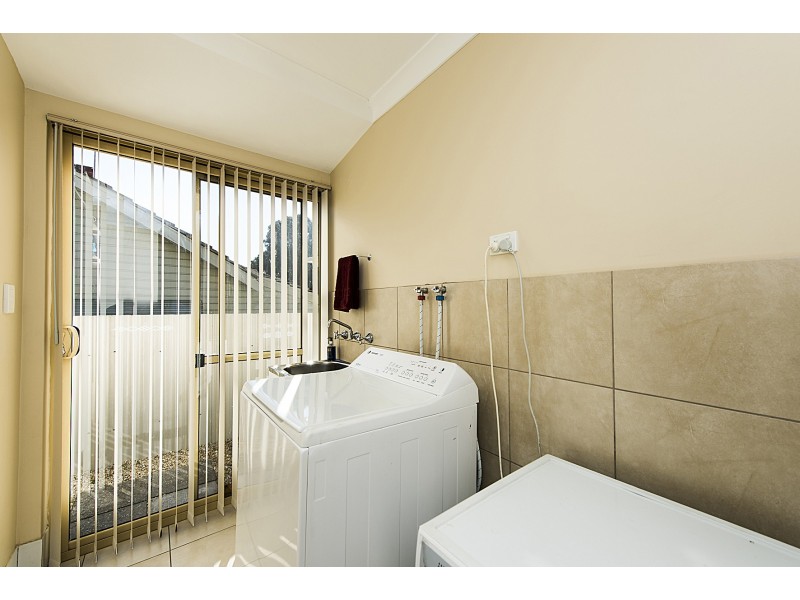 13 Gladstone Ave, Swan View WA 6056