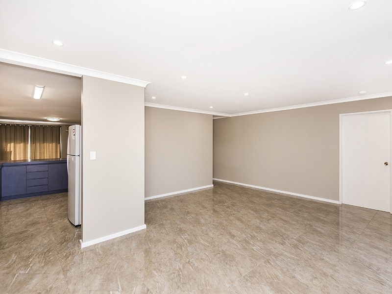 48 Lombardy Crescent, Caversham WA 6055