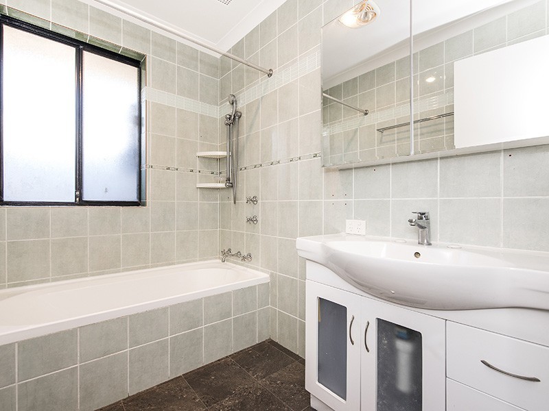 48 Lombardy Crescent, Caversham WA 6055