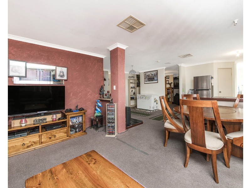 27  Thicket Circuit, Banksia Grove WA 6031