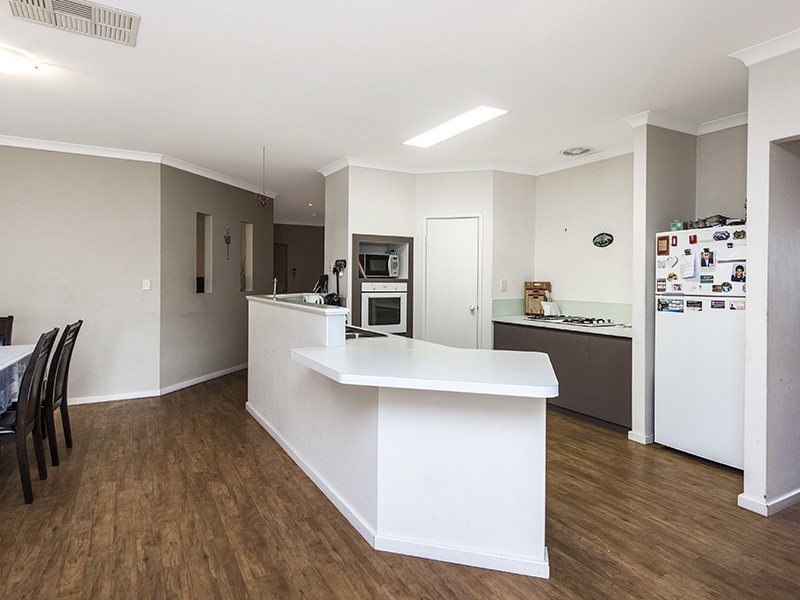 25 Bancombe Crescent, Ellenbrook WA 6069