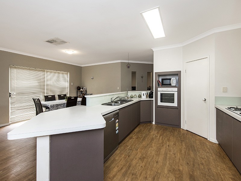25 Bancombe Crescent, Ellenbrook WA 6069