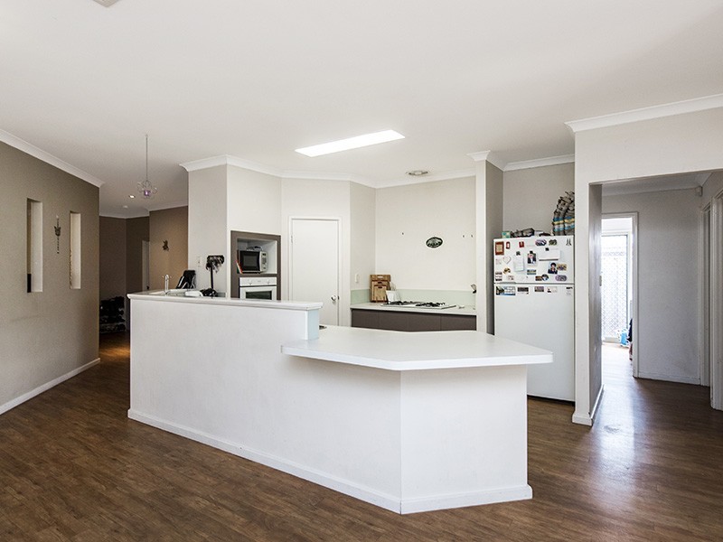 25 Bancombe Crescent, Ellenbrook WA 6069