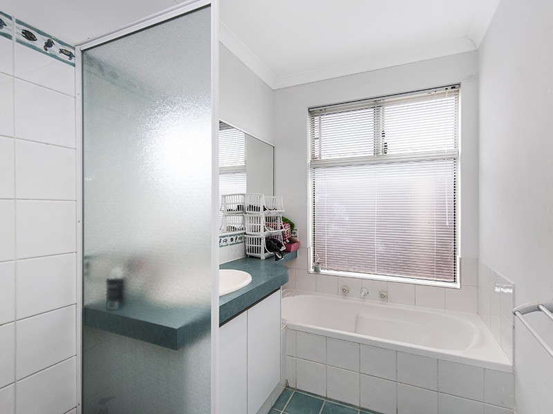 25 Bancombe Crescent, Ellenbrook WA 6069