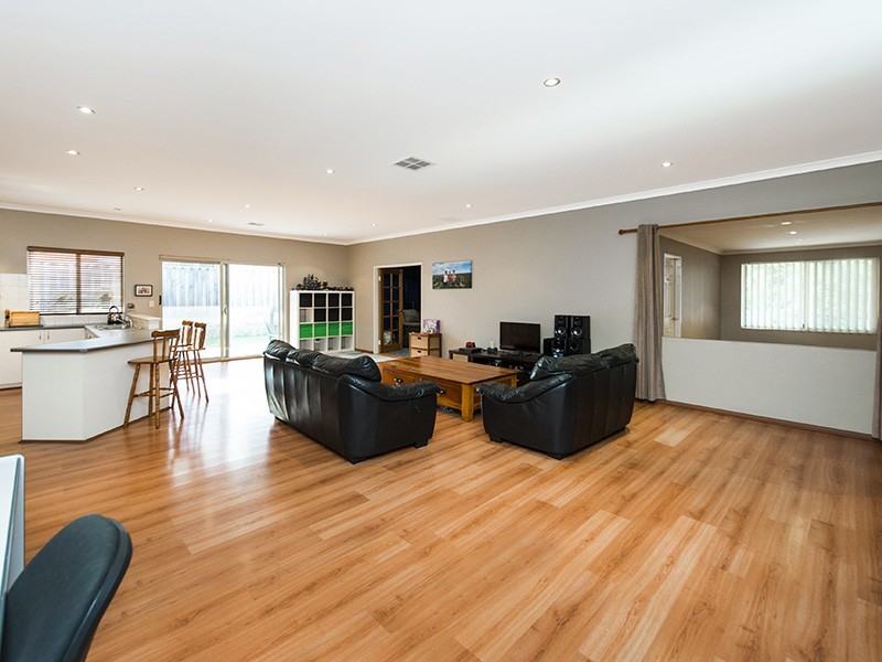 4 Erickson Pass, Ellenbrook WA 6069