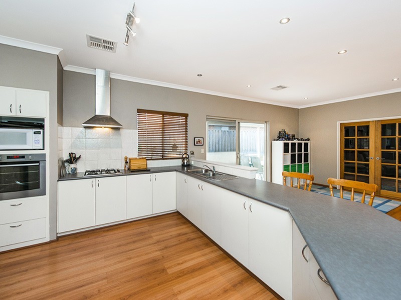 4 Erickson Pass, Ellenbrook WA 6069