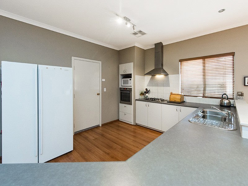 4 Erickson Pass, Ellenbrook WA 6069