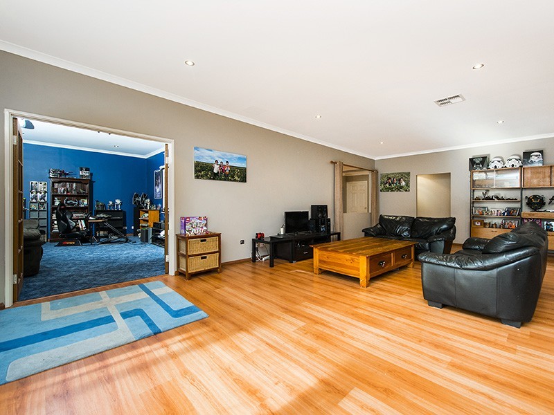 4 Erickson Pass, Ellenbrook WA 6069