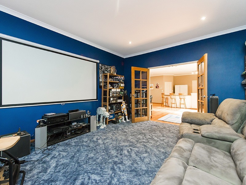 4 Erickson Pass, Ellenbrook WA 6069