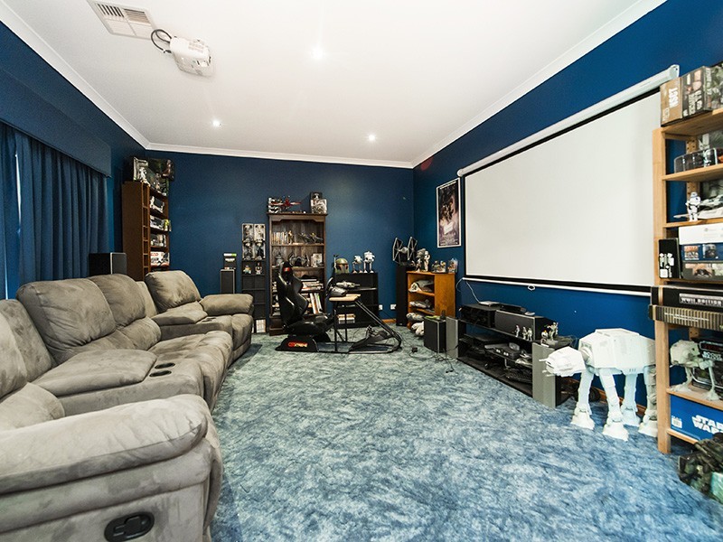 4 Erickson Pass, Ellenbrook WA 6069