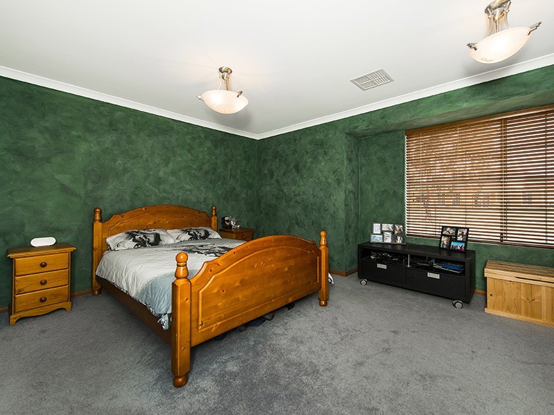 4 Erickson Pass, Ellenbrook WA 6069