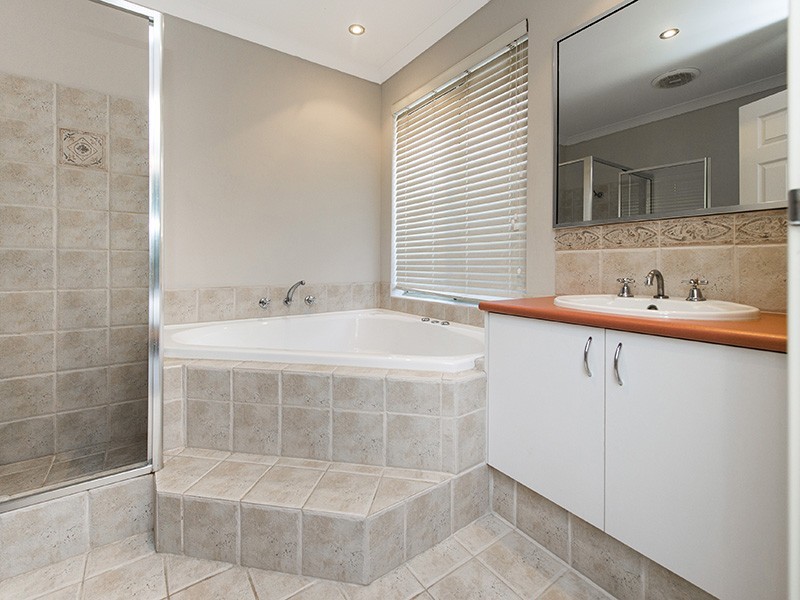 4 Erickson Pass, Ellenbrook WA 6069