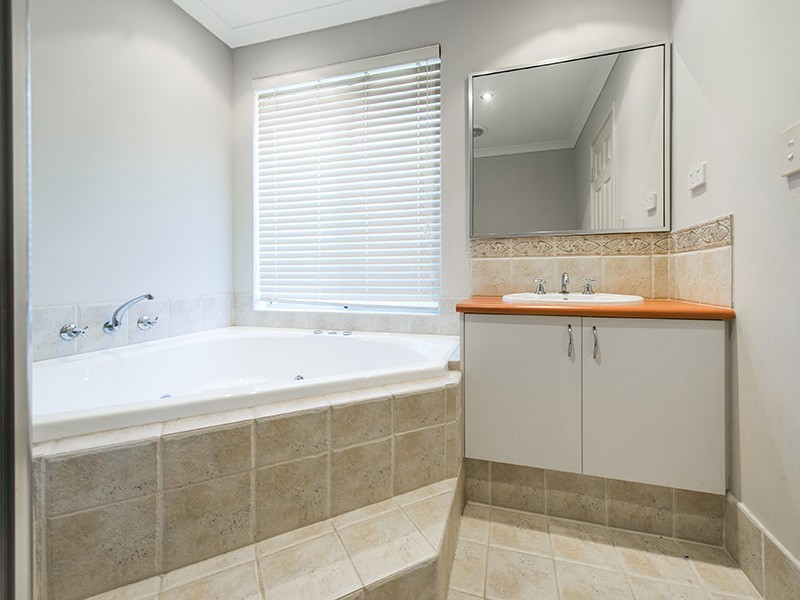 4 Erickson Pass, Ellenbrook WA 6069