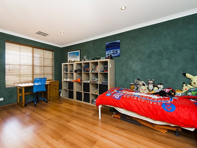 4 Erickson Pass, Ellenbrook WA 6069