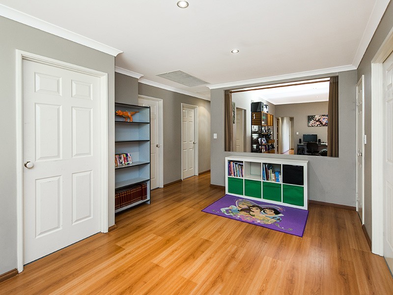 4 Erickson Pass, Ellenbrook WA 6069